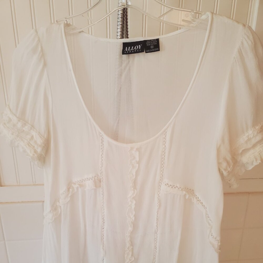 Alloy Brand Cream Sheer top size M